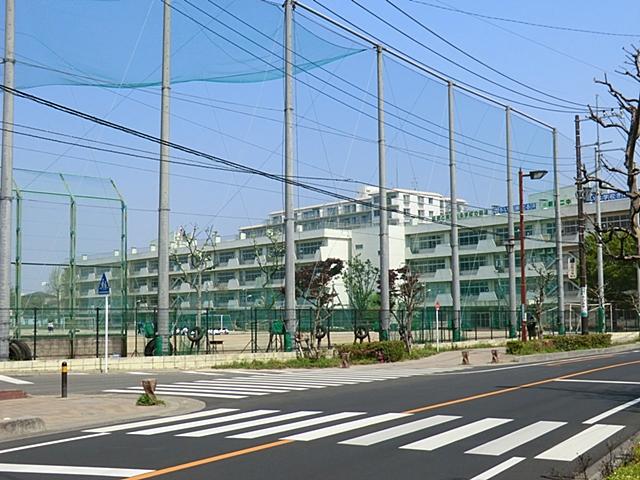 Junior high school. 1190m to the second junior high school