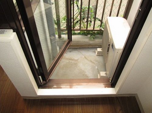 Balcony. It is the first floor, but comes with a balcony (^_^) / 