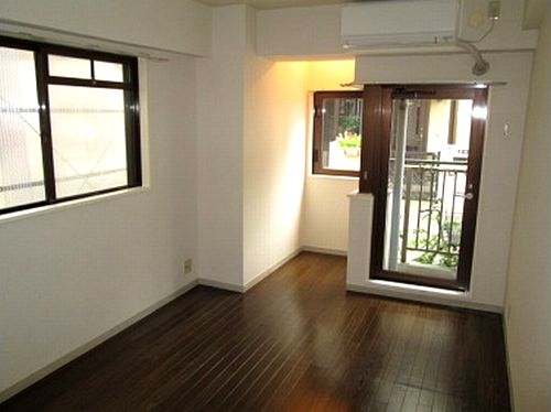 Living and room. Flooring (^_^) / 