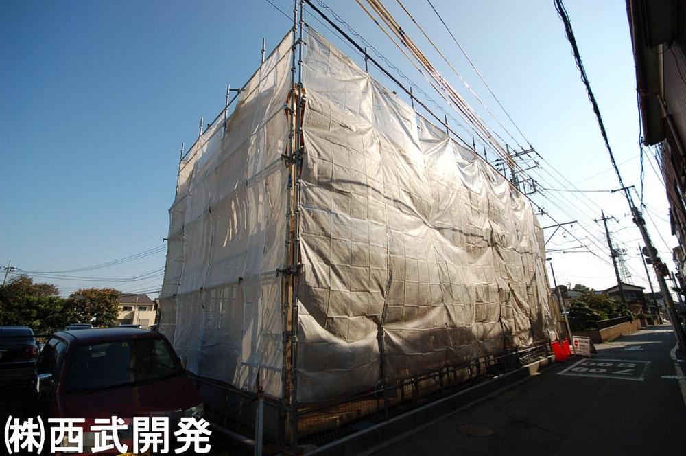 Local photos, including front road. Local (11 May 2013) Shooting