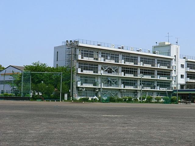Junior high school. 2490m to the third junior high school