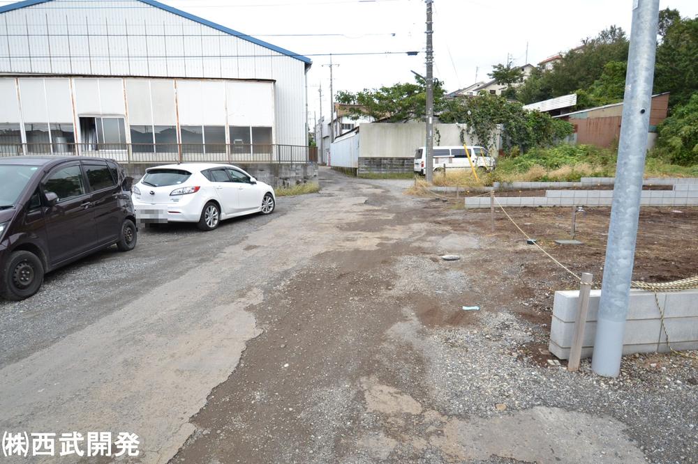 Local photos, including front road. Local (10 May 2013) Shooting