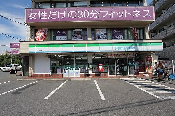 Convenience store. 210m to FamilyMart Niiza Kurihara shop