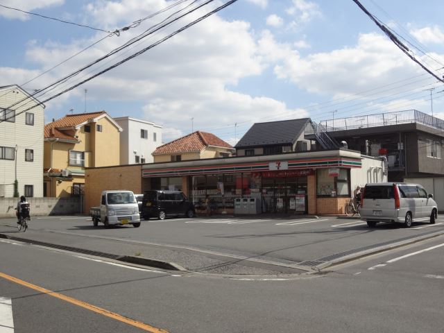 Convenience store. Seven-Eleven (convenience store) to 350m
