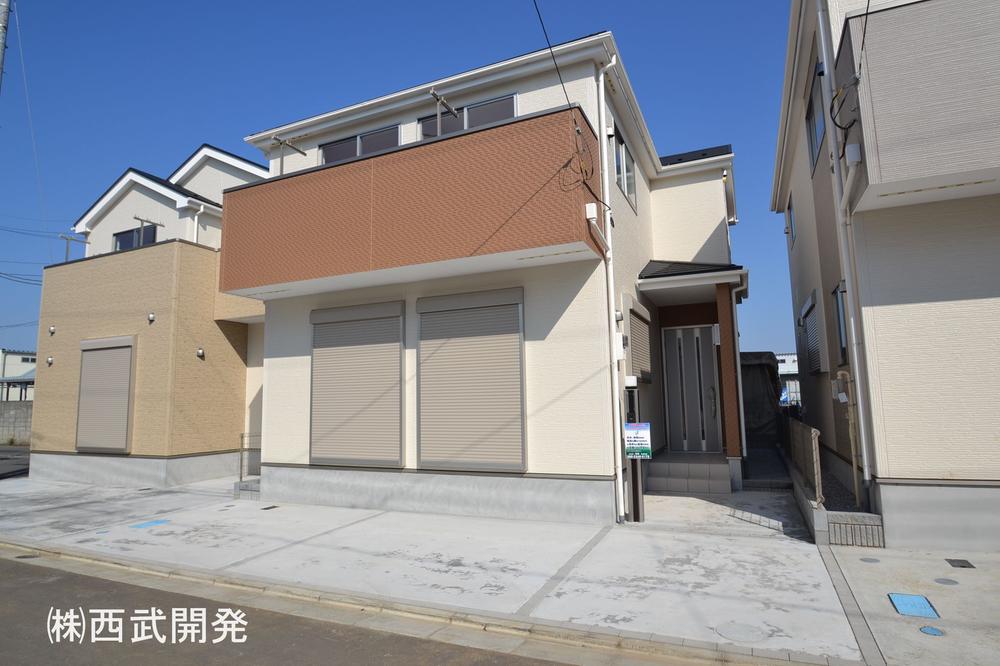 Local photos, including front road. Local (2013 12) shooting