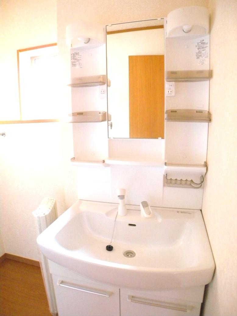 Wash basin, toilet. Indoor (10 May 2013) Shooting