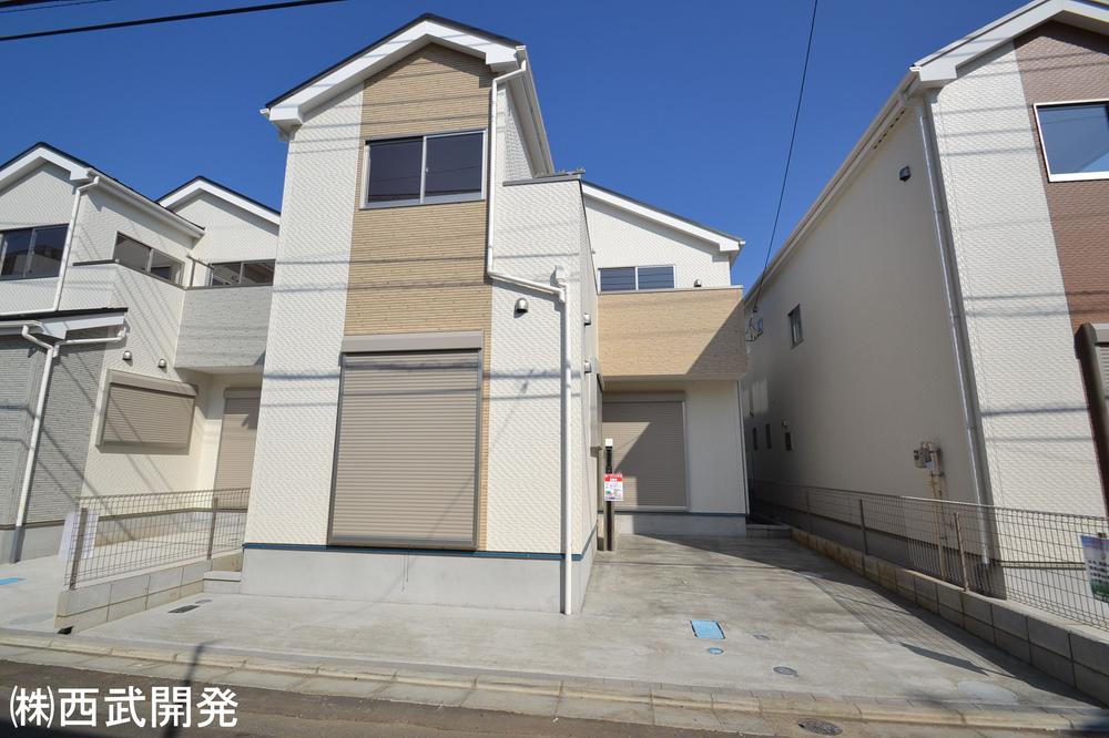 Local photos, including front road. Local (11 May 2013) Shooting