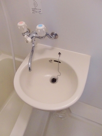 Washroom. ◆ Wash basin ◆