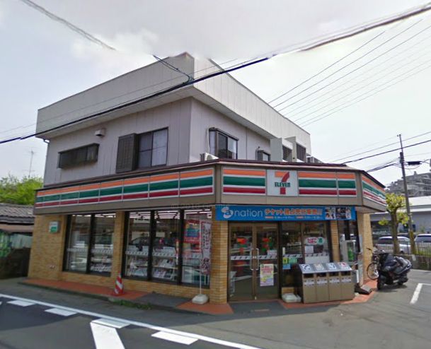 Convenience store. (Convenience store) to 220m