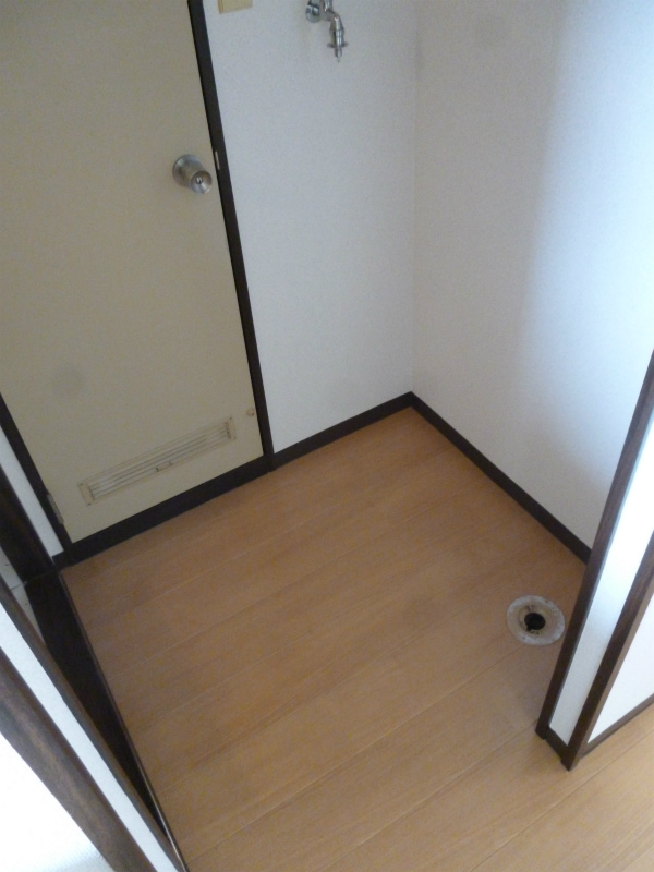 Other room space.  ☆ Laundry Area