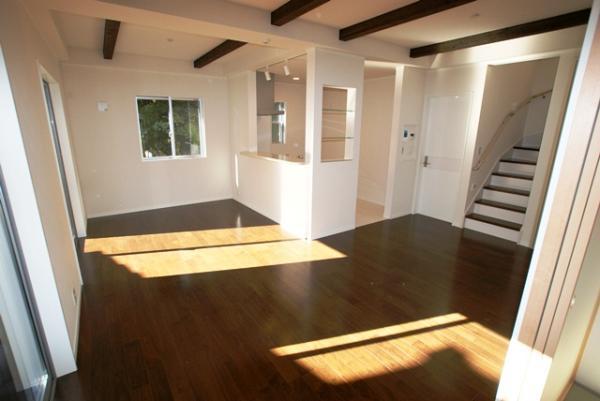 Other. Living example of construction LD has a feeling of opening has been 200mm ceiling higher than normal established a ceiling on cosmetic beams