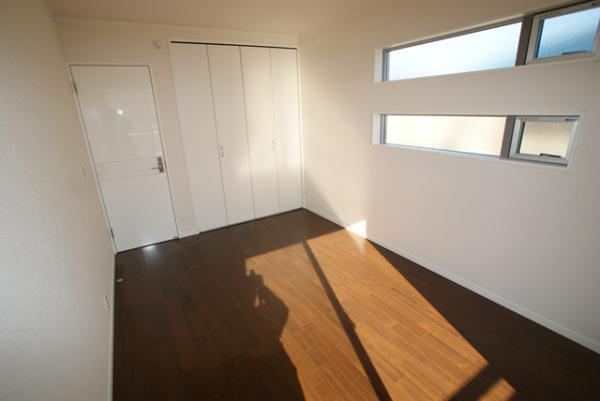 Other. Western-style construction cases Room is high heat shielding Low-e glass specification. Also it will increase heating and cooling efficiency