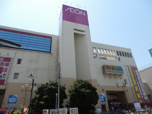 Shopping centre. 440m until ion (shopping center)
