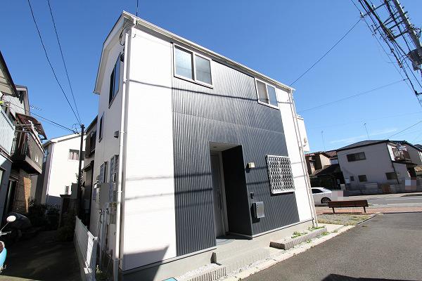 Local appearance photo. Local (10 May 2013) Shooting