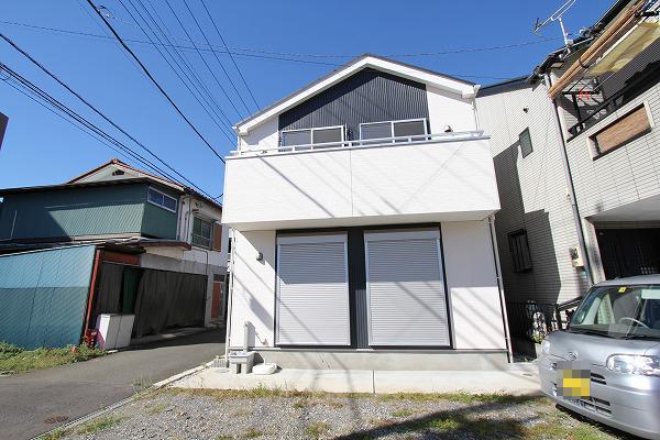 Local appearance photo. Local (10 May 2013) Shooting