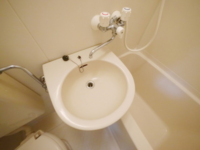 Washroom. Wash basin