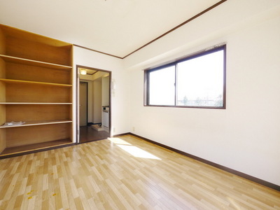 Living and room. A bright room