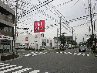Shopping centre. 250m to UNIQLO (shopping center)