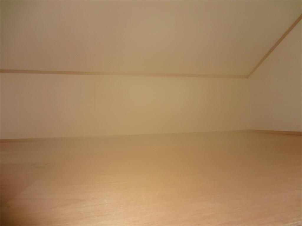 Receipt. It is another room photo of the reversal Floor.