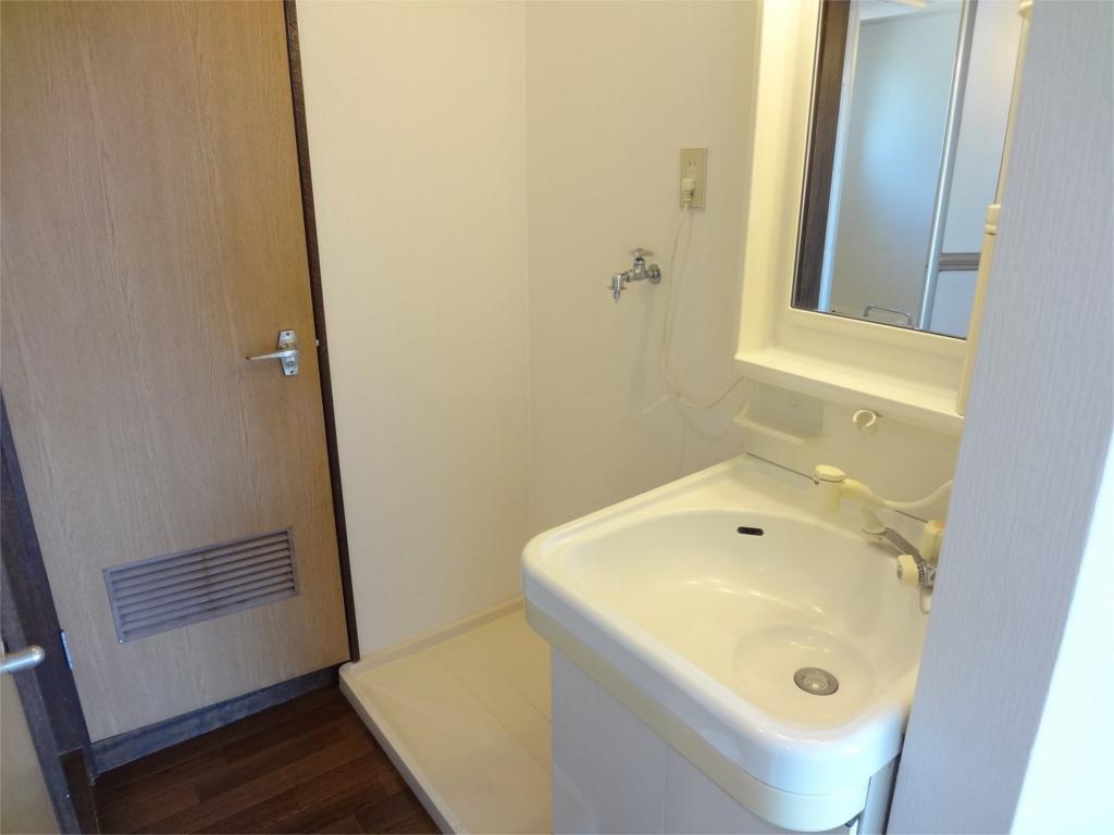 Washroom. It is another room photo of the reversal Floor.