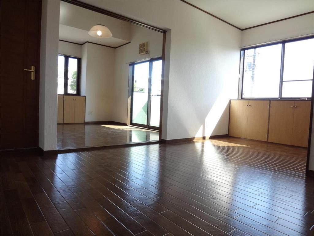 Living and room. It is another room photo of the reversal Floor.