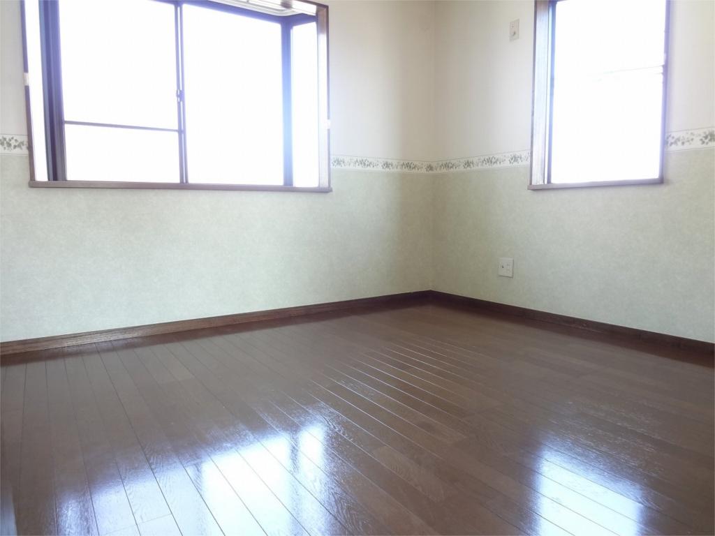 Other room space. It is another room photo of the reversal Floor.