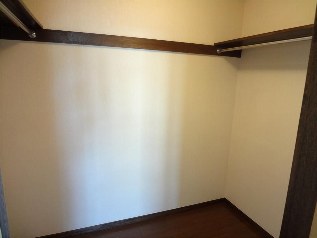 Receipt. It is another room photo of the reversal Floor.