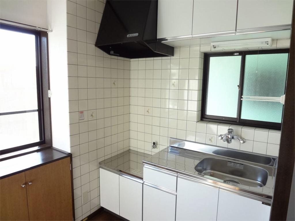 Kitchen. It is another room photo of the reversal Floor.