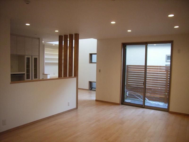 Living. Local (12 May 2013) Shooting Bright living room with a courtyard and atrium