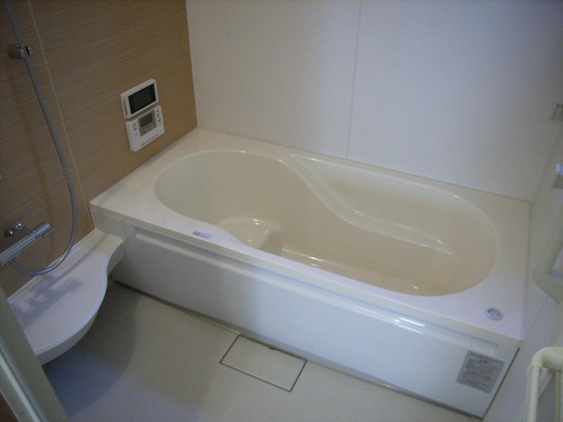 Bathroom. Local (12 May 2013) Shooting