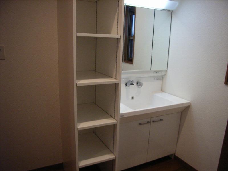 Wash basin, toilet. Local (12 May 2013) Shooting