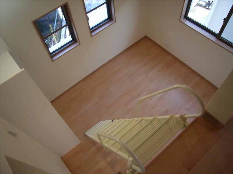 Non-living room. Local (12 May 2013) Shooting Western-style room with a loft