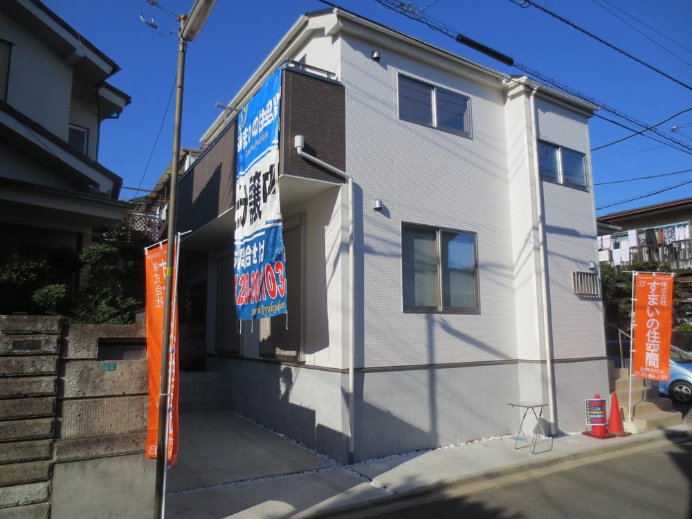 Local photos, including front road. Local (12 May 2013) Shooting