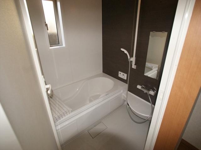 Same specifications photo (bathroom). Effortlessly your laundry in the rain in the bathroom dryer