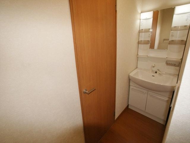 Wash basin, toilet. Vanity happy in the morning