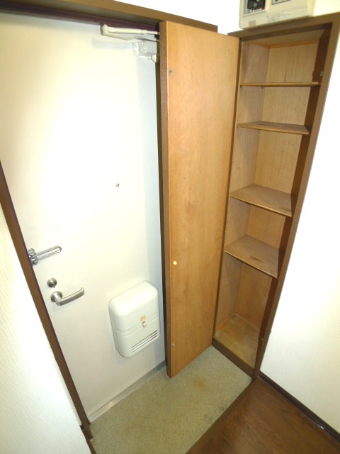 Entrance. Large shoe box