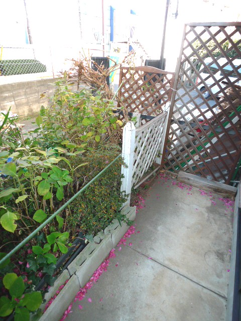 Balcony. In fact, crime prevention surface is also safe