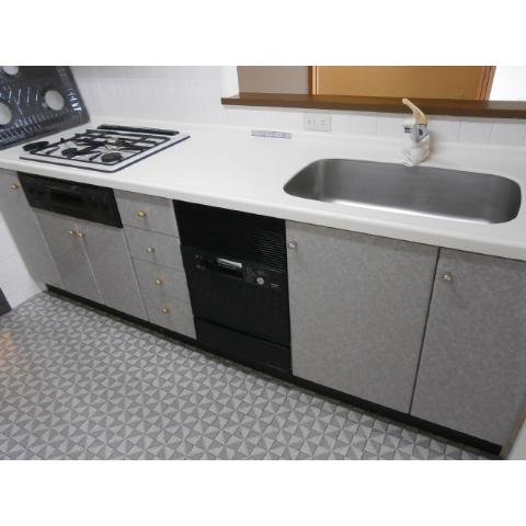 Kitchen. You can cook with conversation for face-to-face kitchen