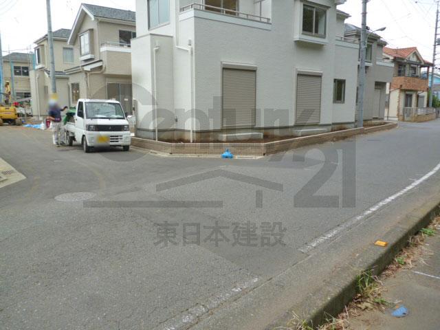 Local photos, including front road. Local (10 May 2013) Shooting