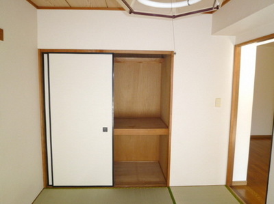 Receipt. Also jewels closet