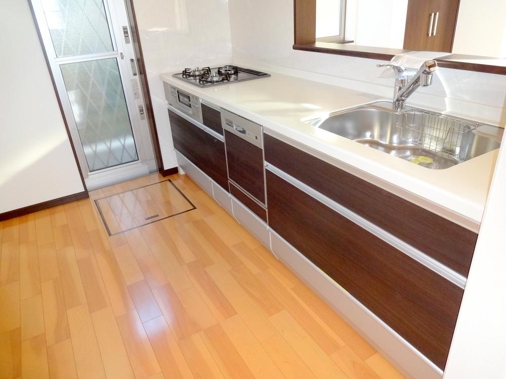 Kitchen. Indoor (12 May 2013) Shooting