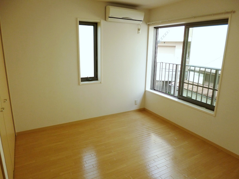 Living and room. Another Room No. reference photograph