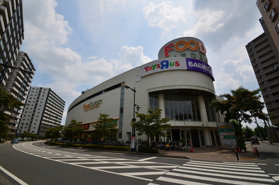 Supermarket. La ・ Vignes to (super) 1300m