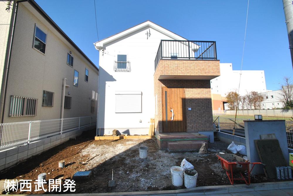 Local photos, including front road. Local (12 May 2013) Shooting