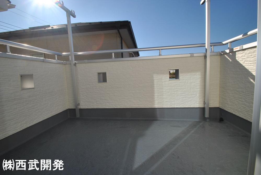 Balcony. Local (12 May 2013) Shooting West