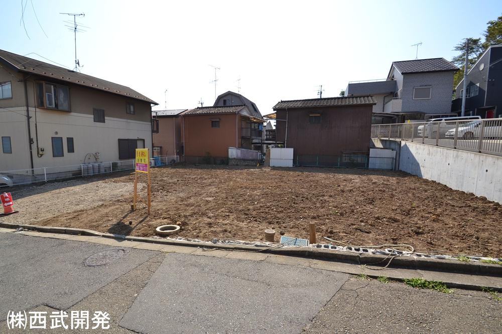 Local photos, including front road. Local (10 May 2013) Shooting