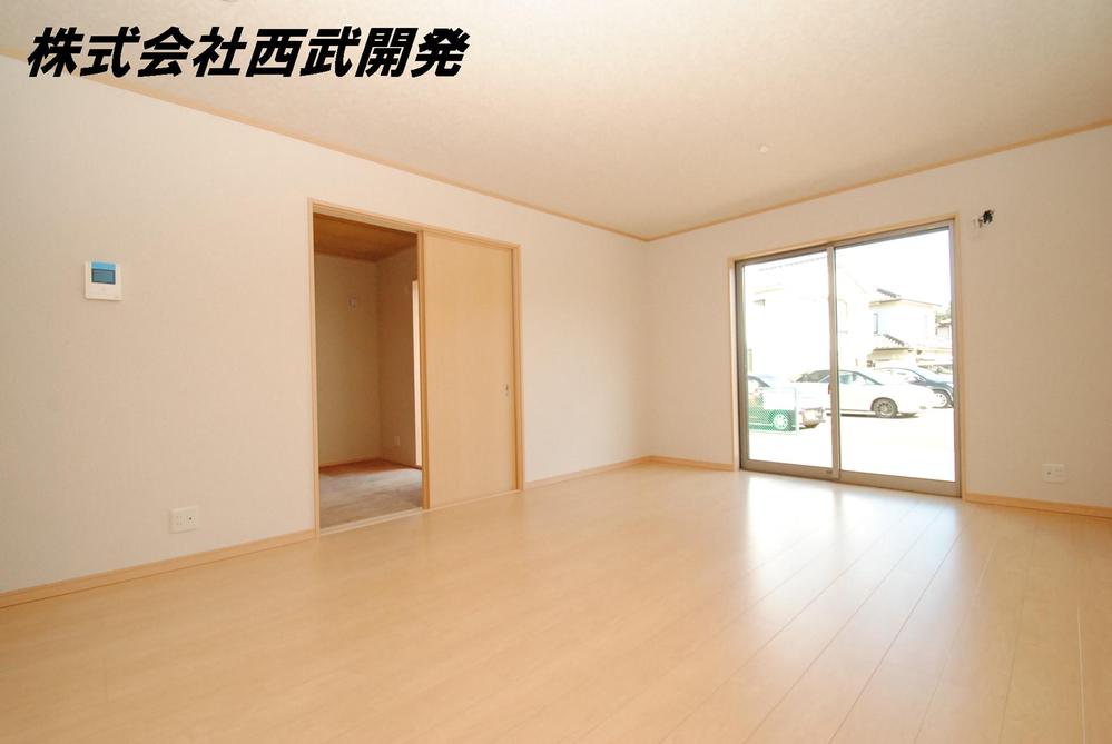 Same specifications photos (living). (8 Building) same specification