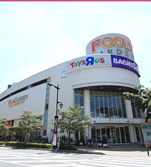 Supermarket. La Vigne. 700m to Food Garden Niiza store