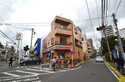 Other. 10m until the Seven-Eleven (Other)