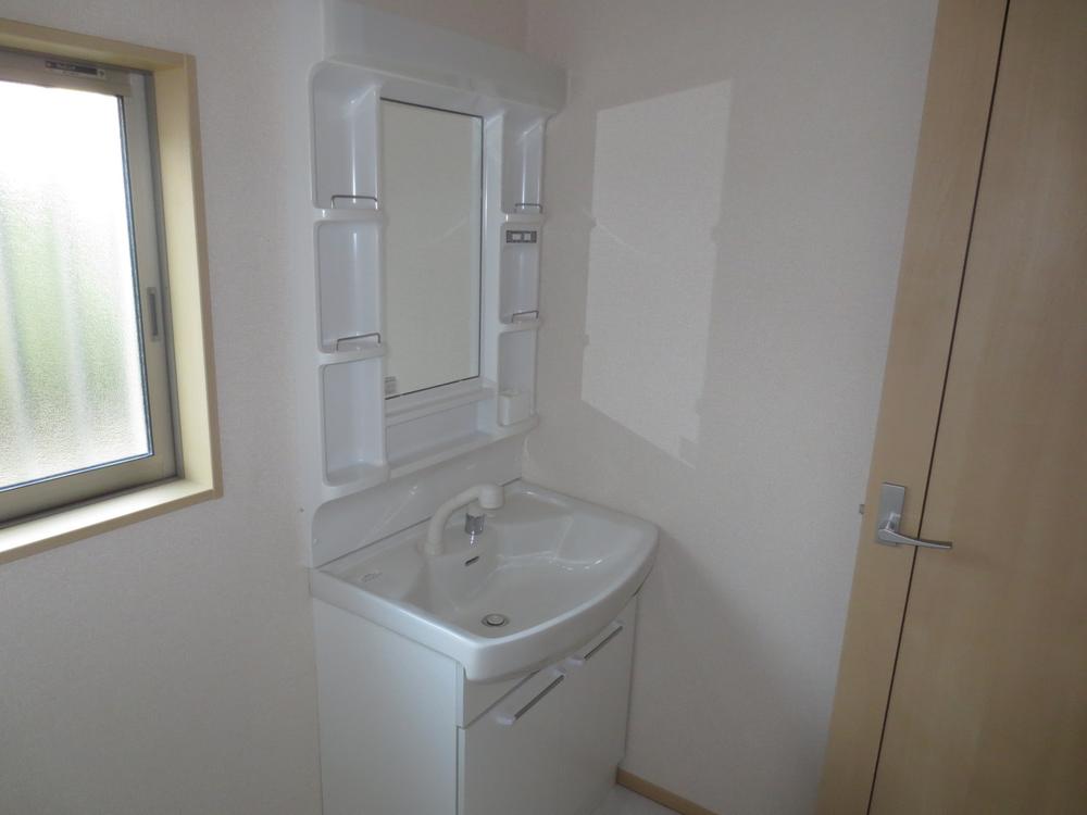 Wash basin, toilet. Wash room (September 2013) Shooting